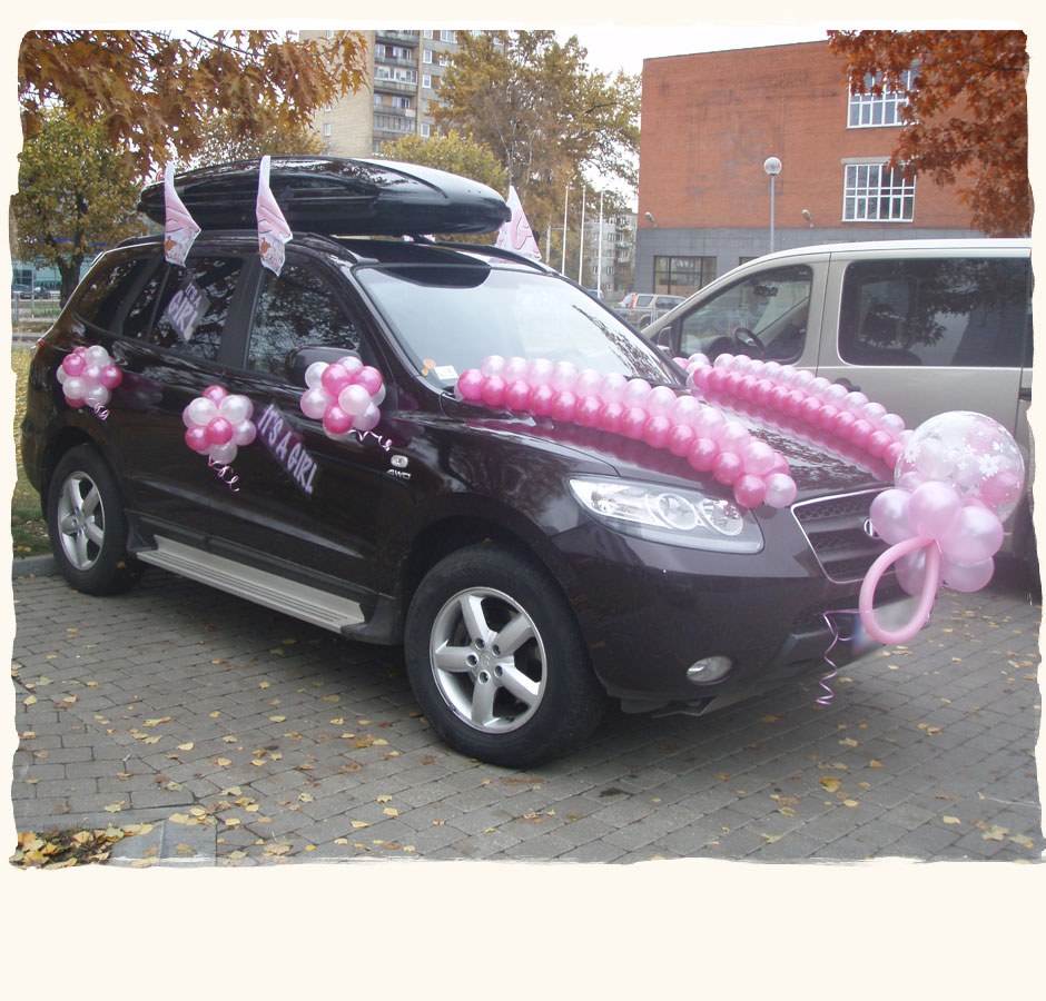 Newborn's car balloon decoration